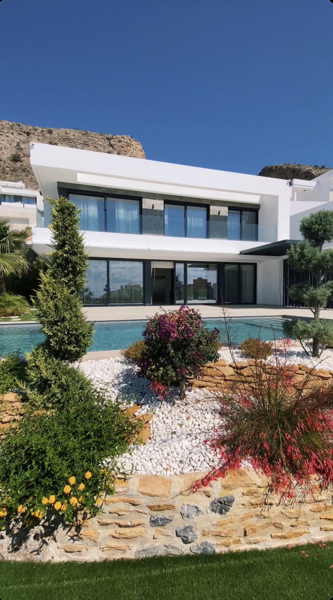 Villa garden